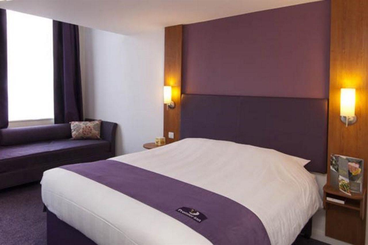 Premier Inn Bristol City Centre King Street Exteriör bild