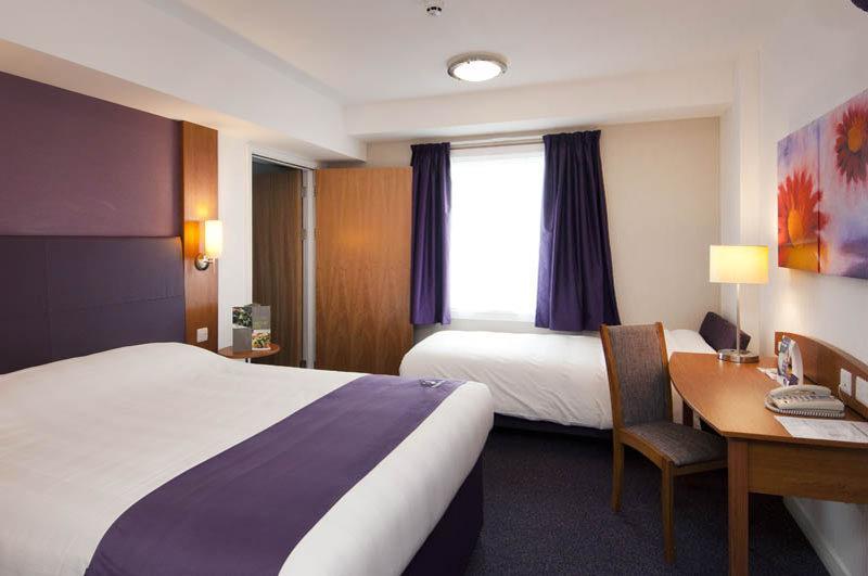 Premier Inn Bristol City Centre King Street Exteriör bild